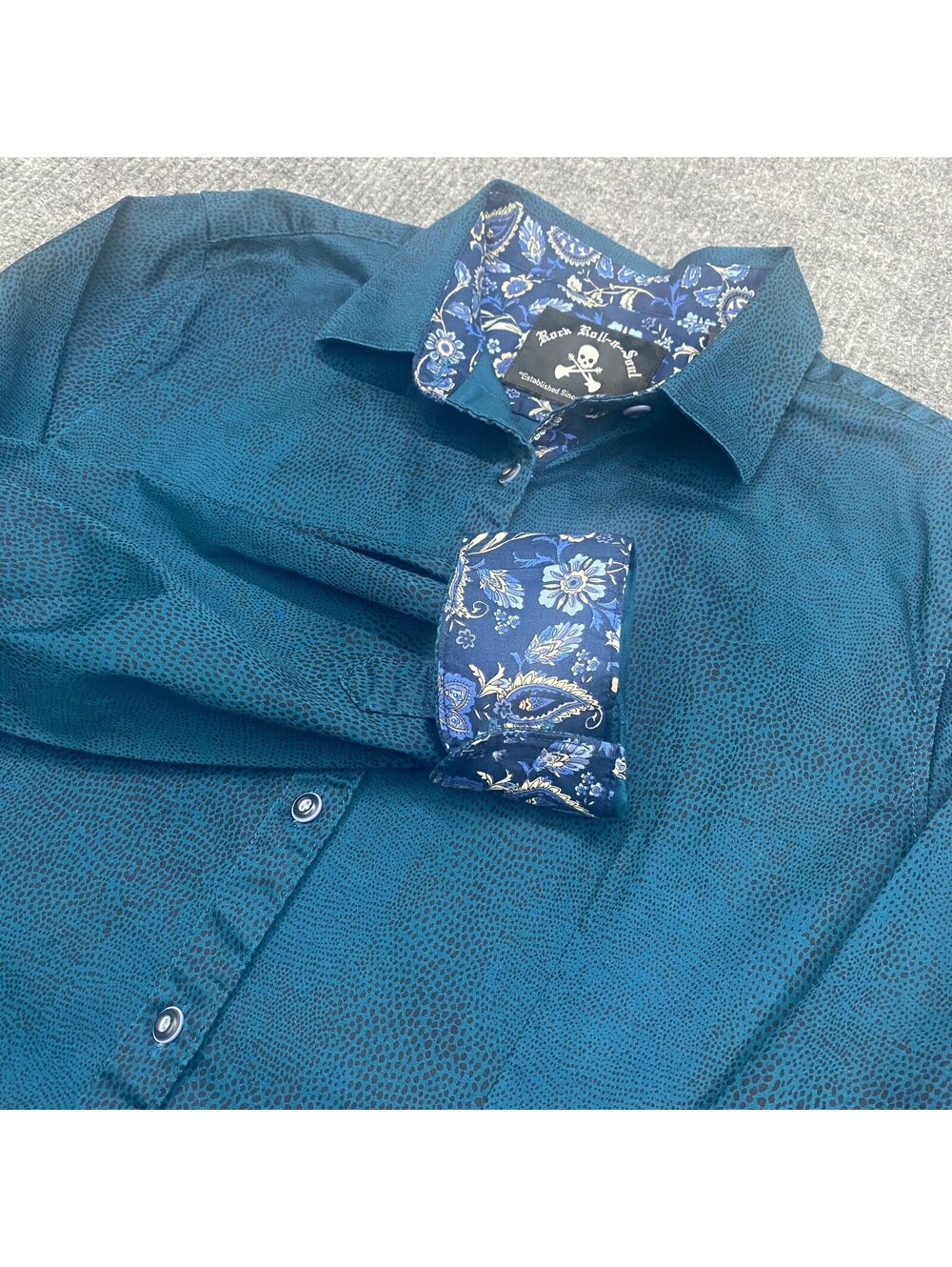 Rock Roll n Soul Shirt Womens L Blue The Animal Long Sleeve Button Up Flip Cuff